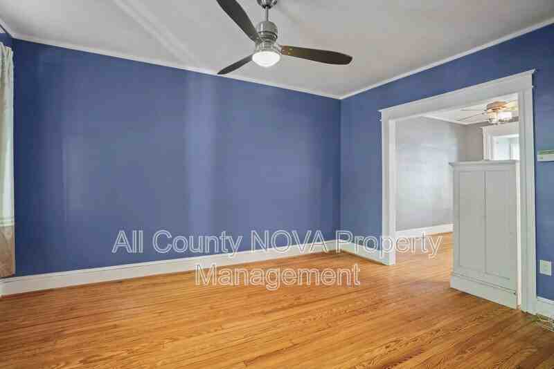 1612 Potomac Ave Se - Photo 6 of 18