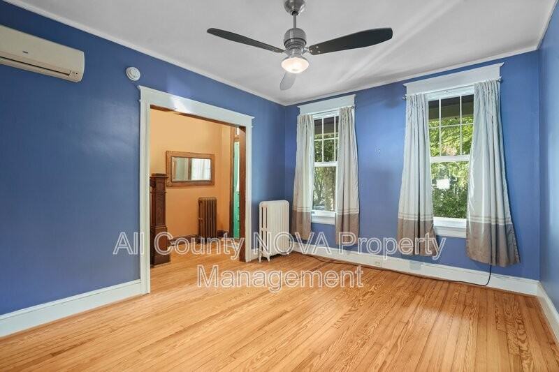 1612 Potomac Ave Se - Photo 7 of 18