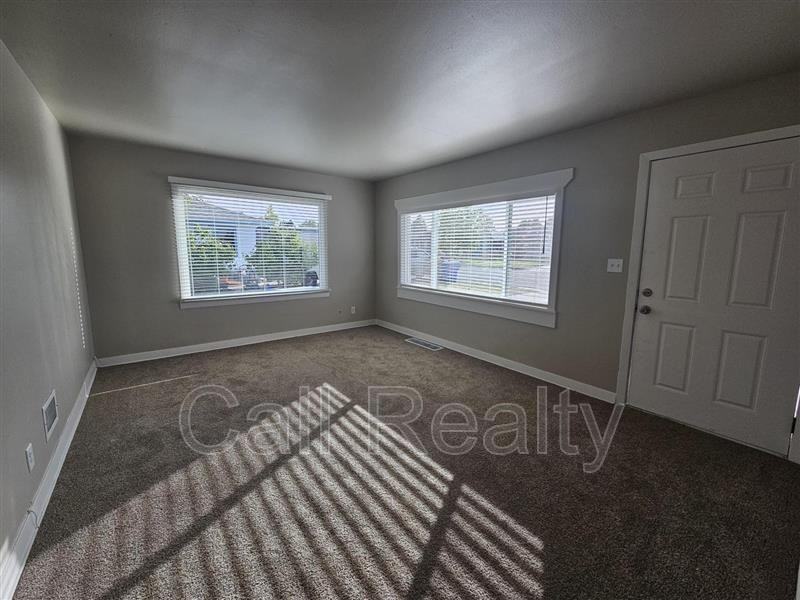 741 S Horton St - Photo 3 of 17