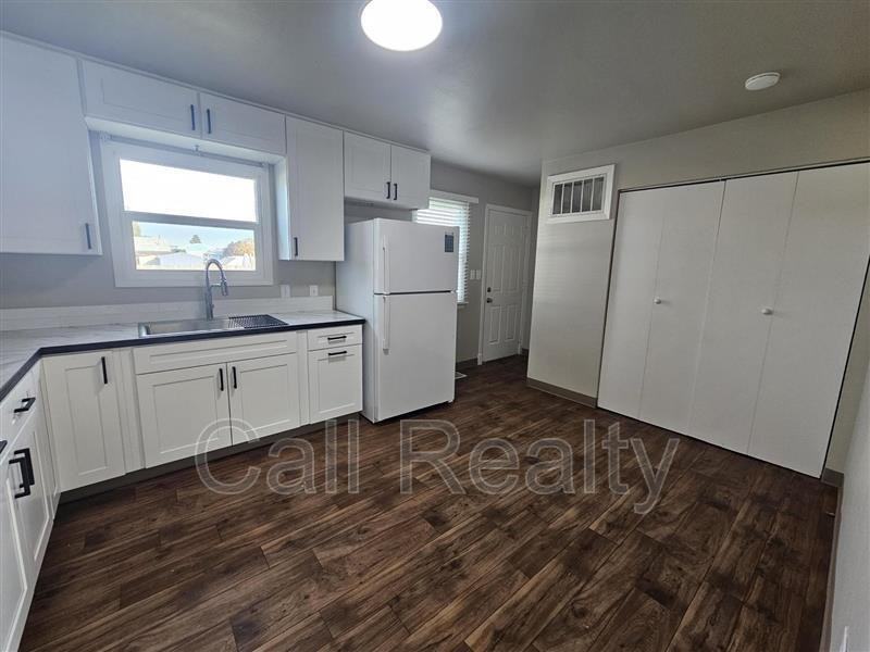 741 S Horton St - Photo 5 of 17