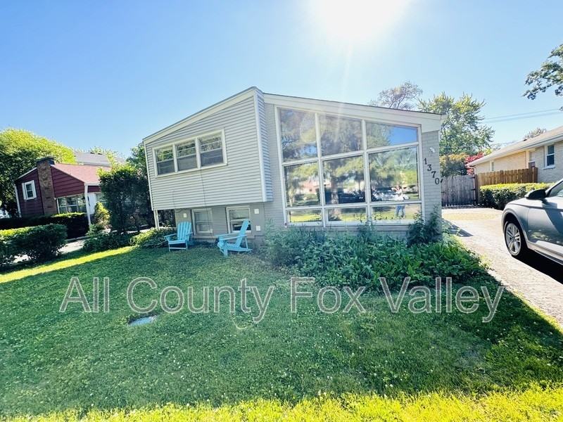 1370 Arbor Ave - Photo 2 of 24