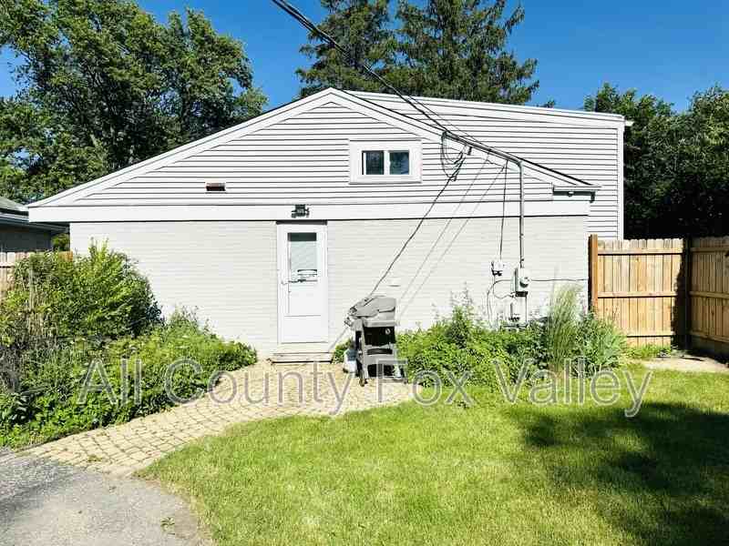 1370 Arbor Ave - Photo 7 of 24