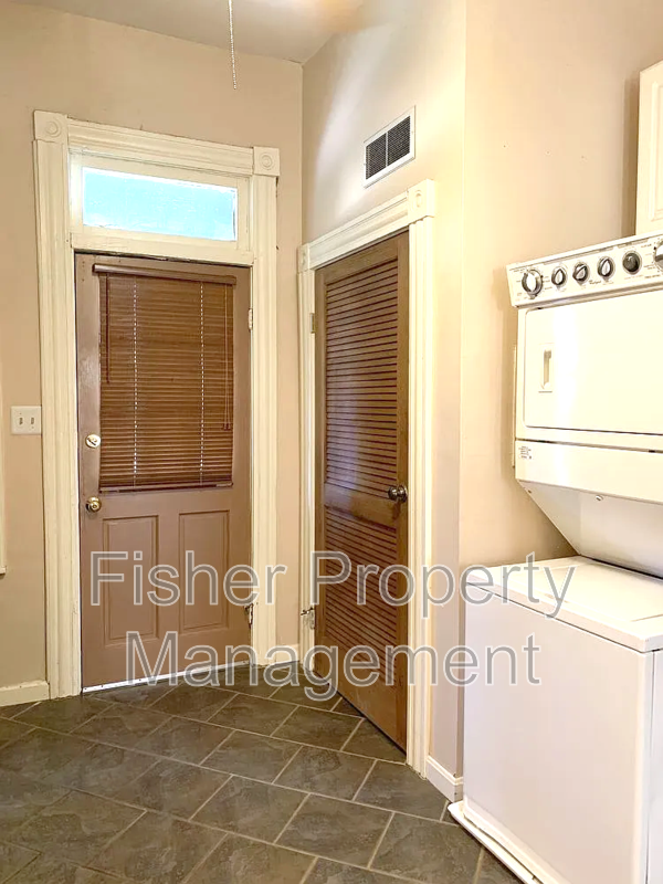3204 E Broad St #B - Photo 4 of 14
