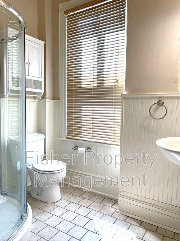 3204 E Broad St #B - Photo 7 of 14