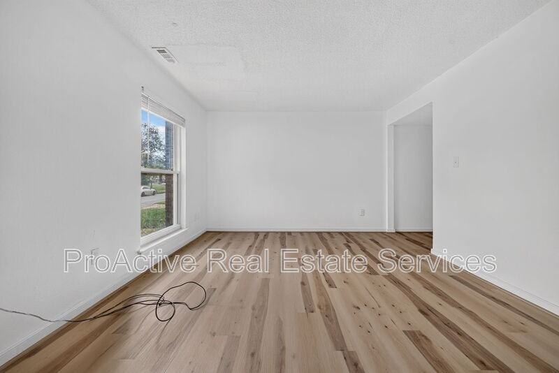 1686 Madison Ave - Photo 3 of 20