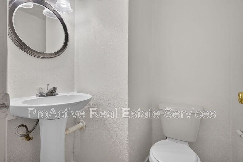 1686 Madison Ave - Photo 5 of 20