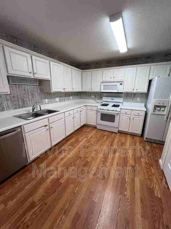 81 Abbotsford Dr - Photo 3 of 19