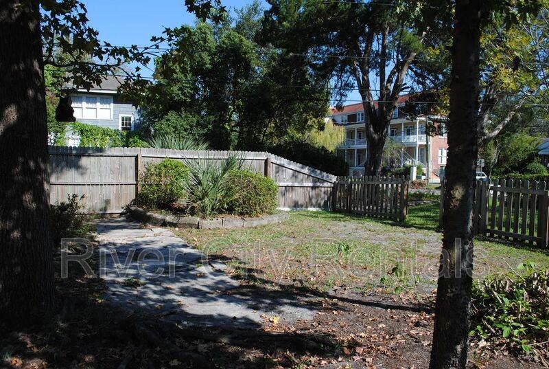 2729 Oak St #2731 - Photo 2 of 19