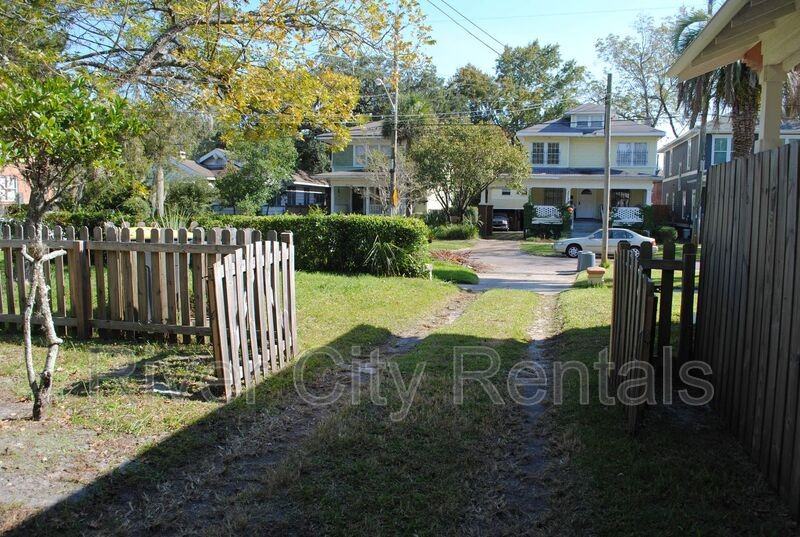 2729 Oak St #2731 - Photo 3 of 19