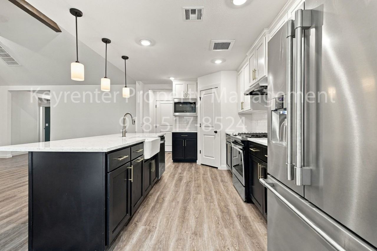 7104 S Kalanchoe Ave - Photo 6 of 22
