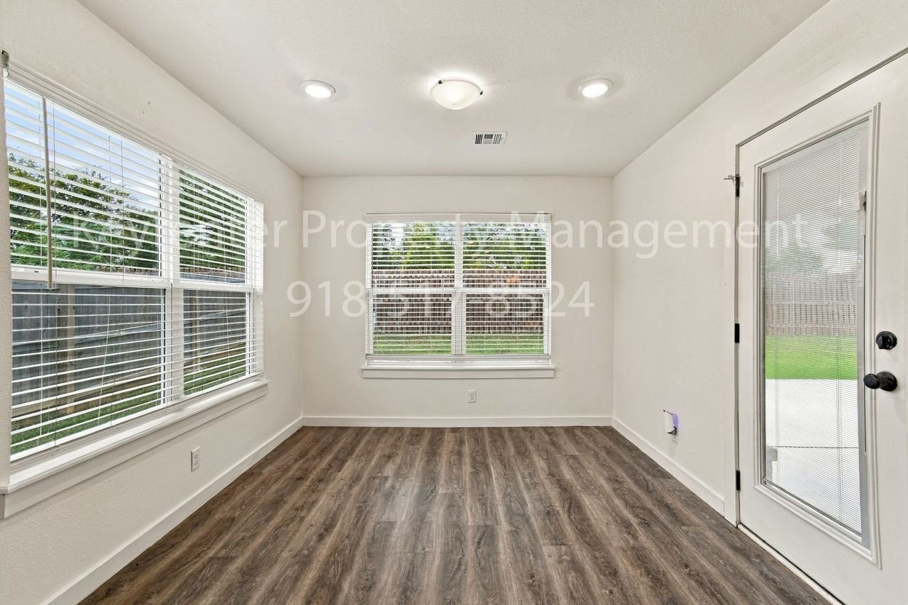 7104 S Kalanchoe Ave - Photo 7 of 22