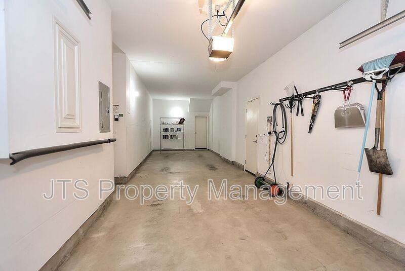 4046 Martis St - Photo 6 of 50