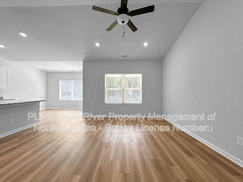 517 Chedworth Dr - Photo 2 of 20