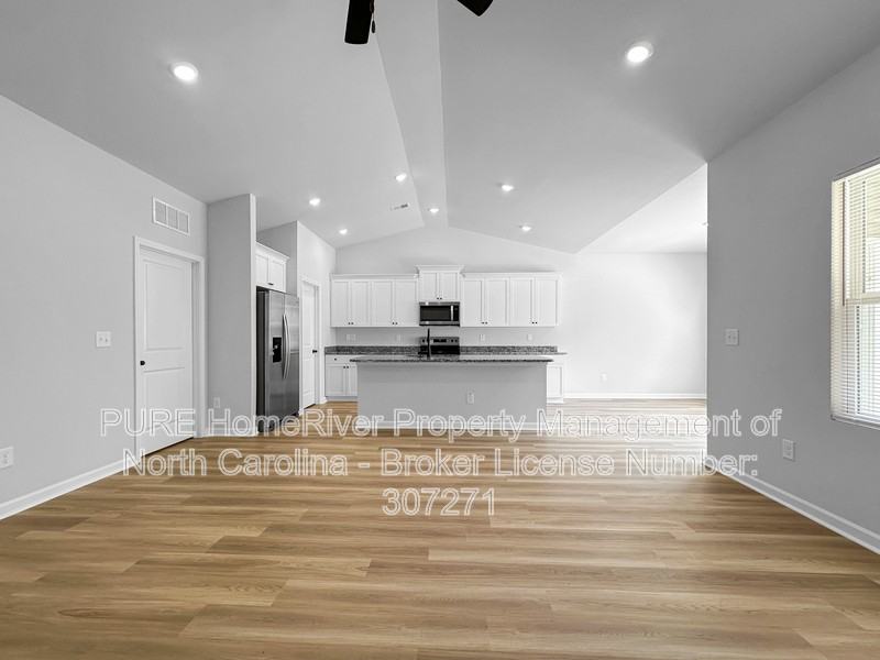 517 Chedworth Dr - Photo 3 of 20