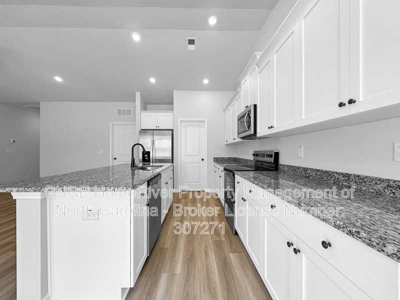 517 Chedworth Dr - Photo 5 of 20