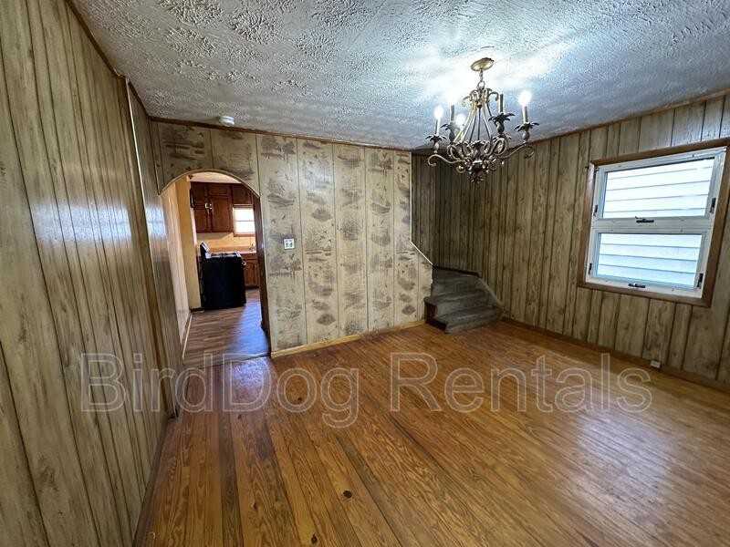 680 Wager St - Photo 3 of 19