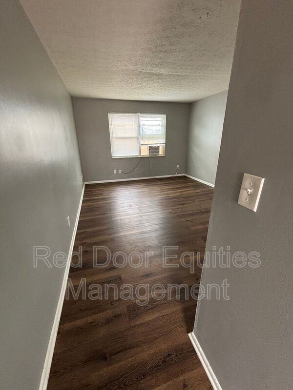 129 W Walnut St #P - Photo 2 of 9