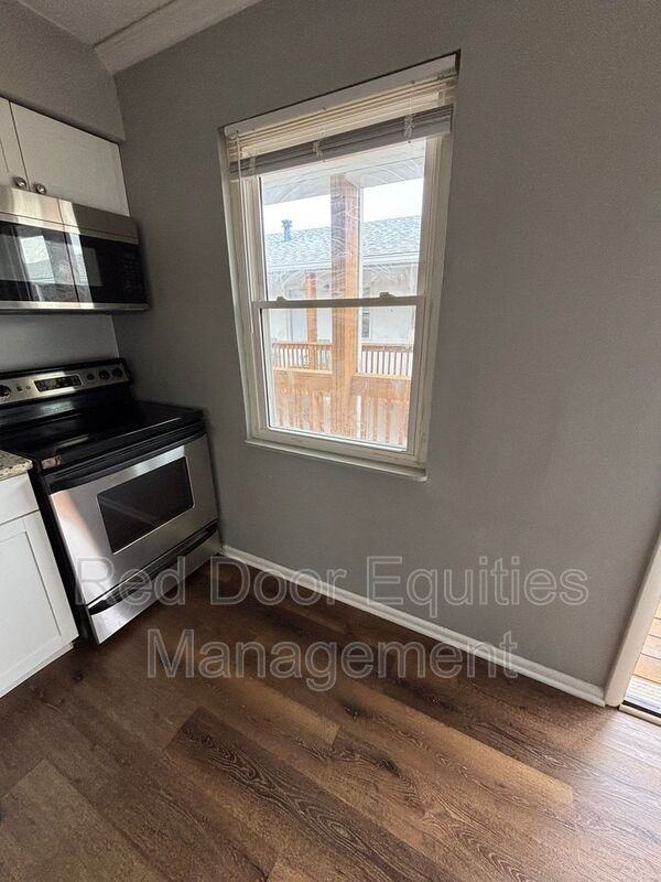129 W Walnut St #P - Photo 3 of 9