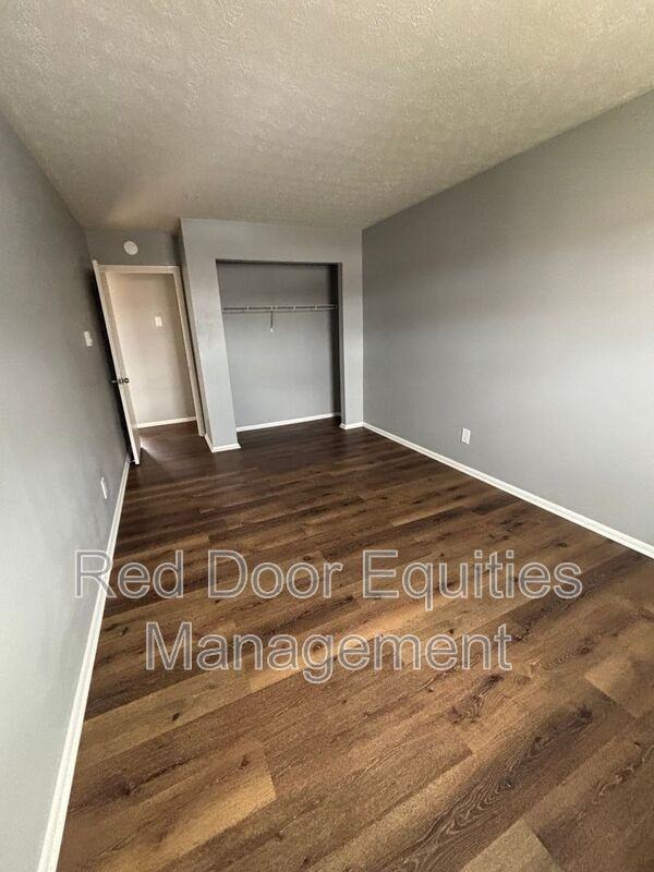 129 W Walnut St #P - Photo 5 of 9