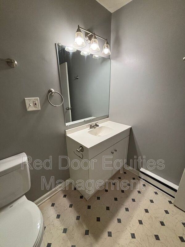129 W Walnut St #P - Photo 7 of 9