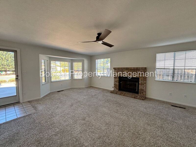 707 Armory Ln - Photo 3 of 39