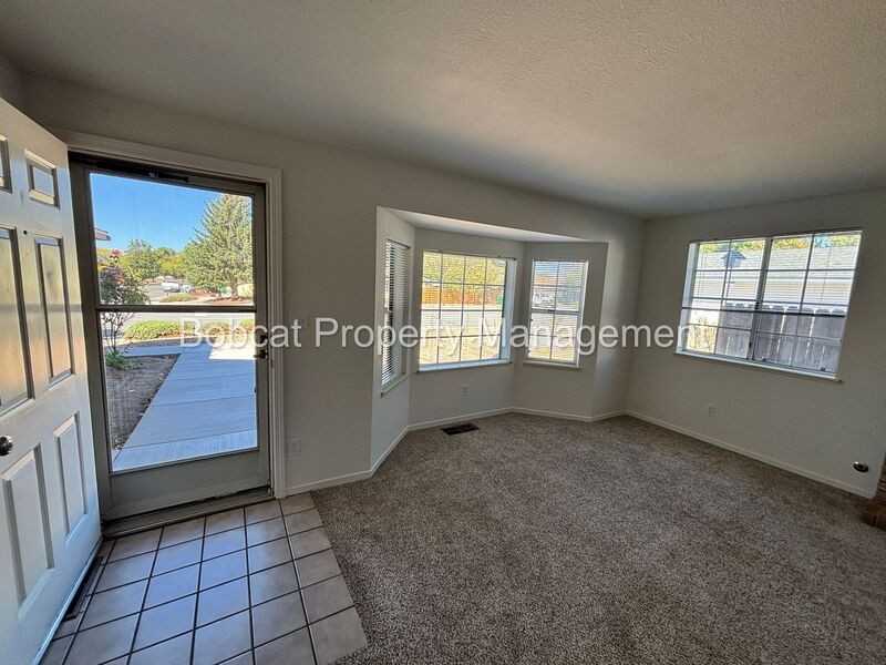 707 Armory Ln - Photo 4 of 39