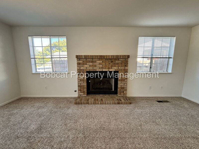 707 Armory Ln - Photo 5 of 39
