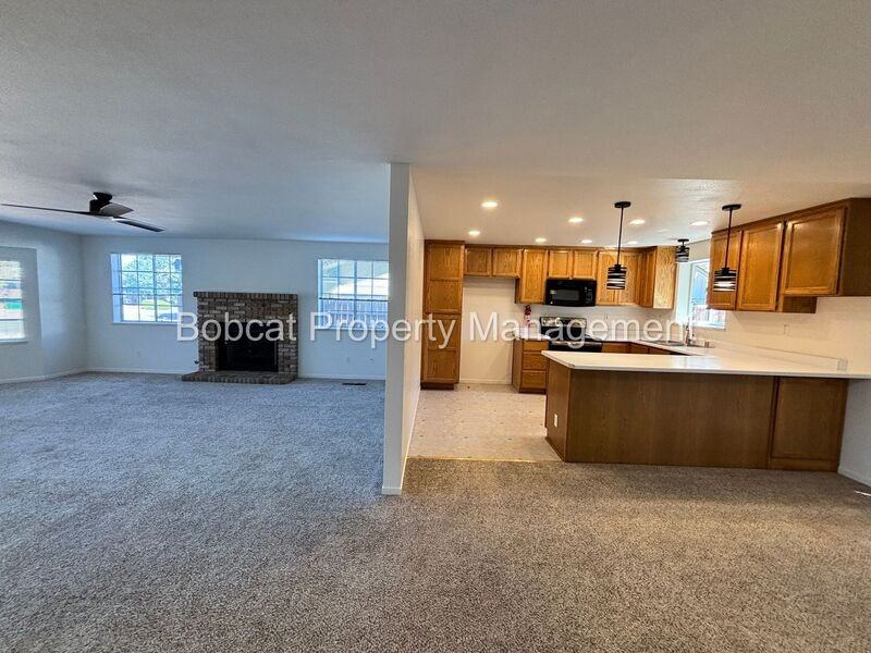 707 Armory Ln - Photo 7 of 39