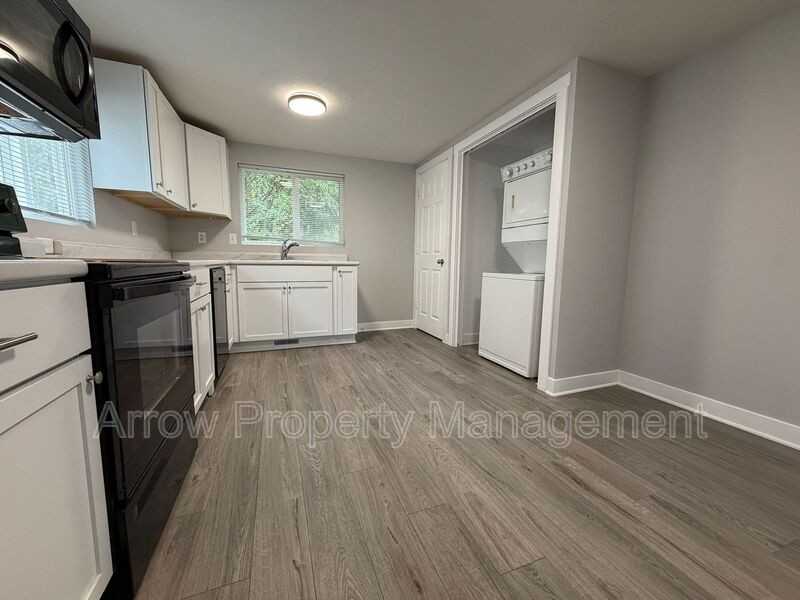 1026 Charleston St - Photo 2 of 21