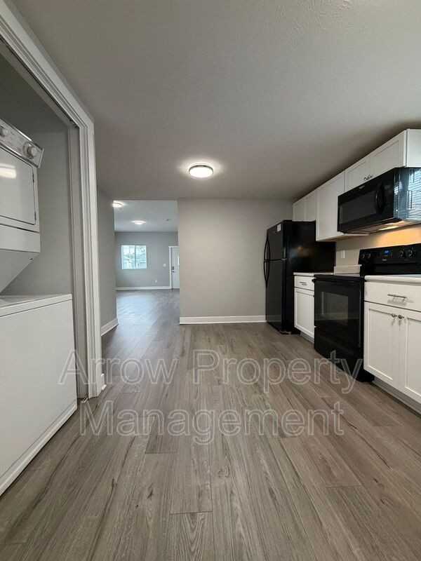 1026 Charleston St - Photo 3 of 21