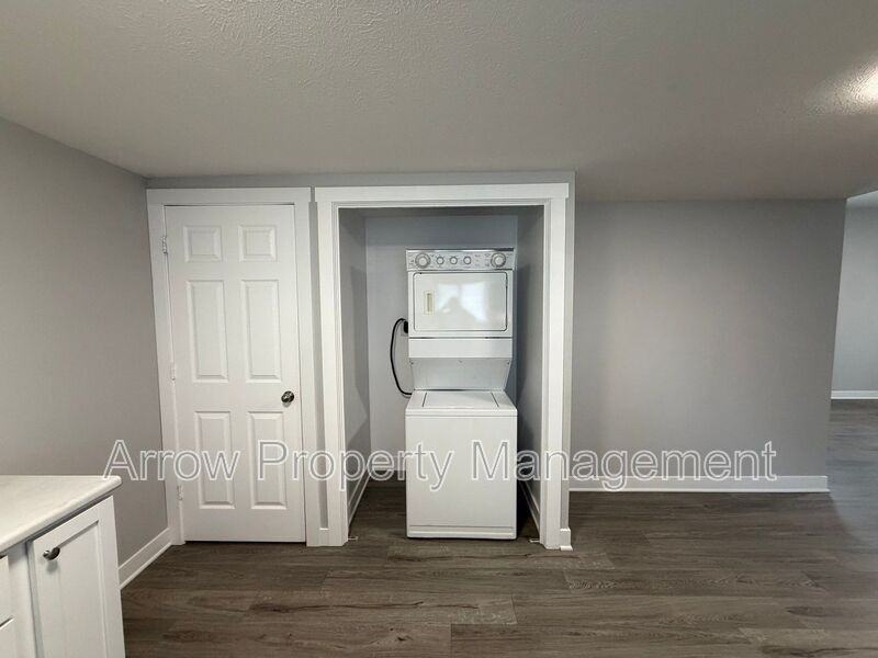 1026 Charleston St - Photo 4 of 21