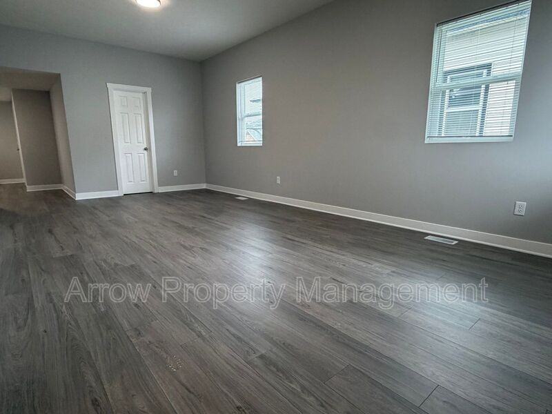 1026 Charleston St - Photo 5 of 21