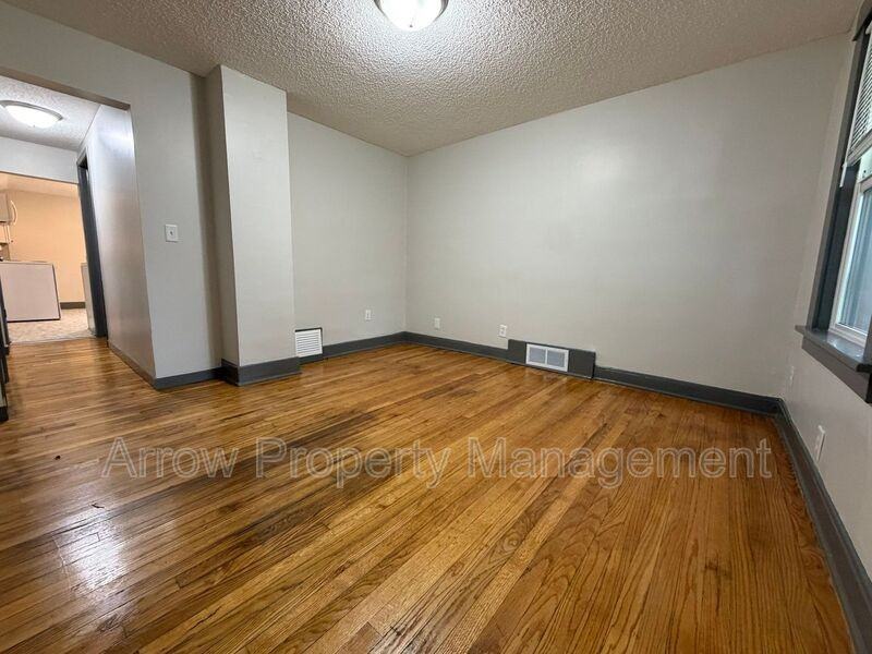 236 W E St - Photo 3 of 19