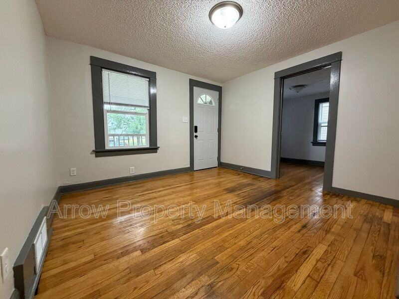 236 W E St - Photo 5 of 19