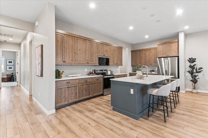 2218 N Leatherwood Ave - Photo 7 of 50