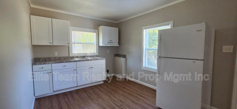 916 Mountain Crest Dr - Photo 2 of 10