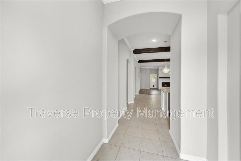 1652 Victoria Dr - Photo 4 of 25