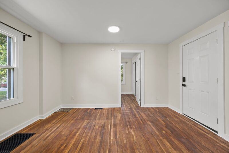 1383 Eastview Ave - Photo 4 of 13
