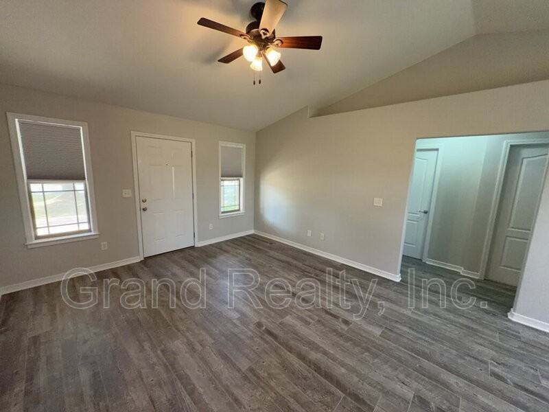 6108 Anderson Ln - Photo 4 of 23
