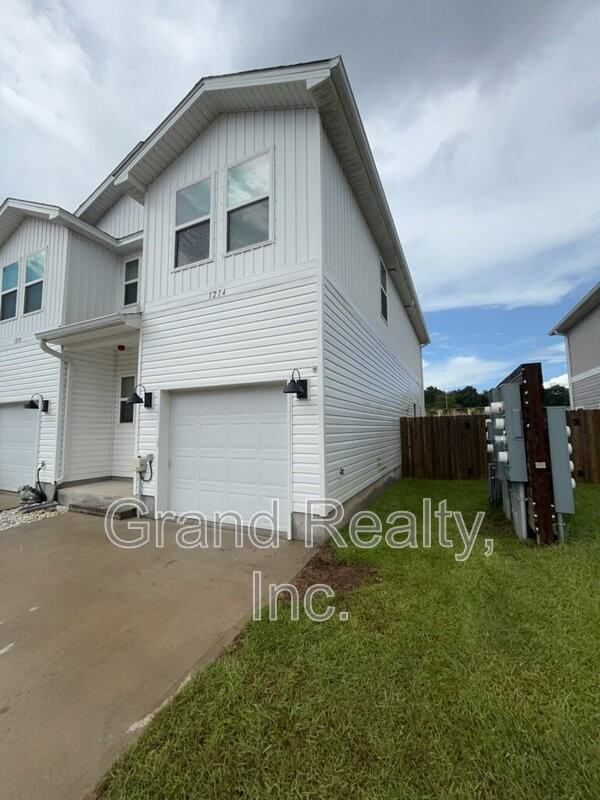 1214 Fairchild Village Dr - Photo 2 of 24