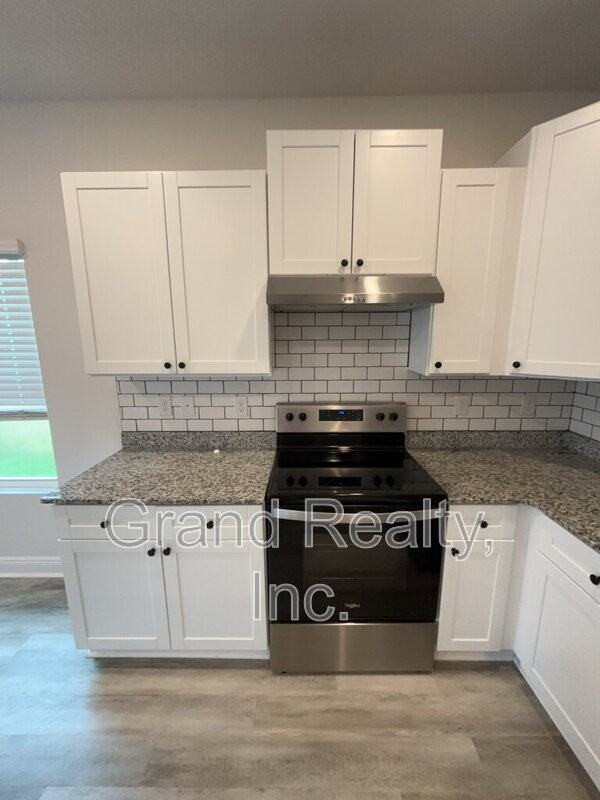 1214 Fairchild Village Dr - Photo 5 of 24