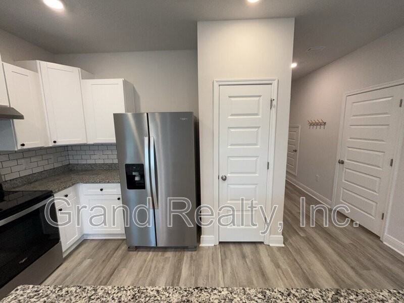 1214 Fairchild Village Dr - Photo 6 of 24