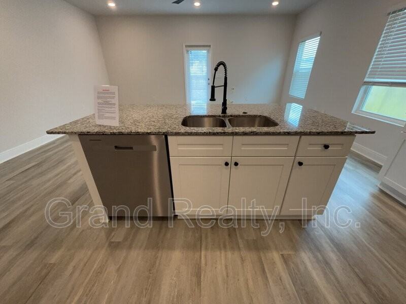 1214 Fairchild Village Dr - Photo 7 of 24