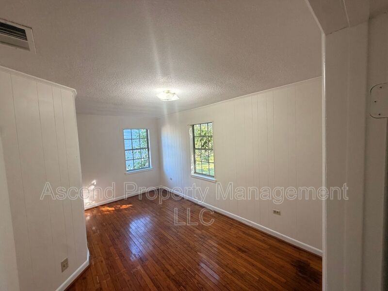 4512 Old Mission Rd - Photo 6 of 9