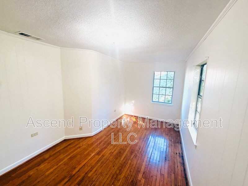 4512 Old Mission Rd - Photo 7 of 9
