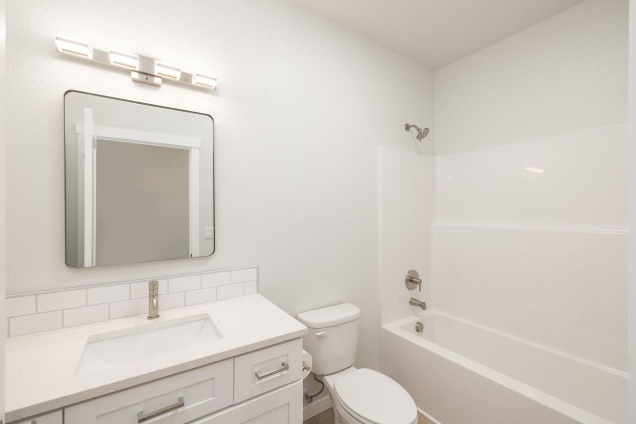 4511 East Longfellow Ave - Photo 6 of 47