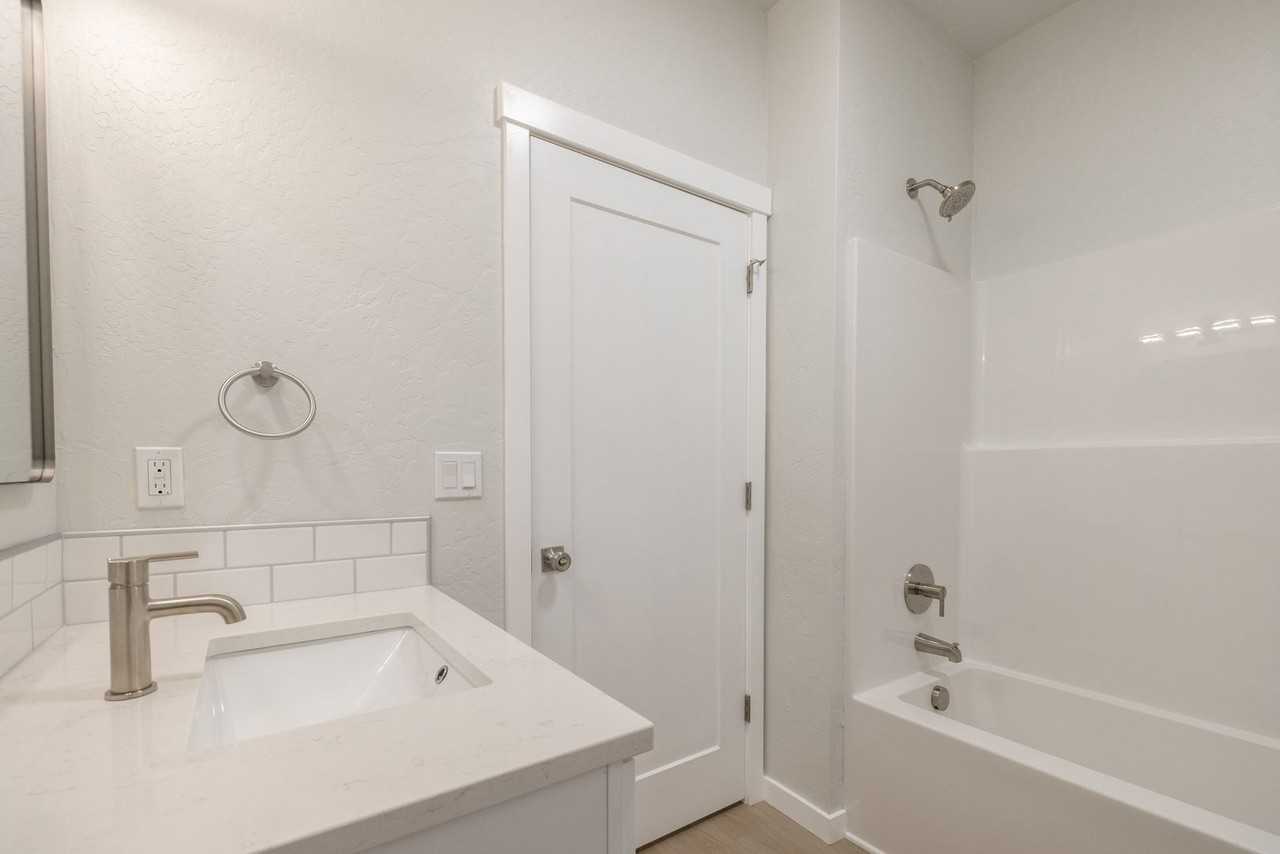 4511 East Longfellow Ave - Photo 7 of 47