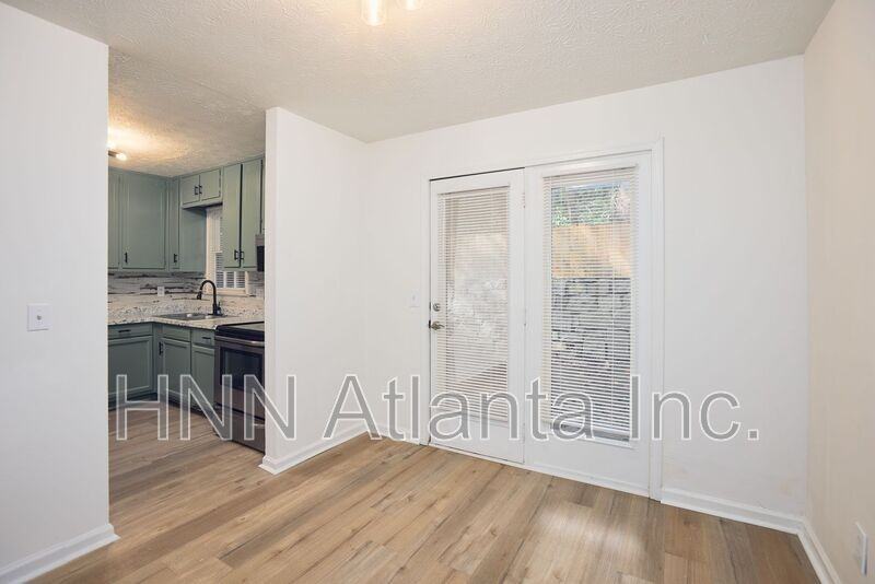 5557 Estates Ct - Photo 3 of 15