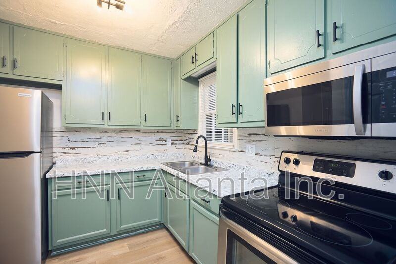5557 Estates Ct - Photo 4 of 15