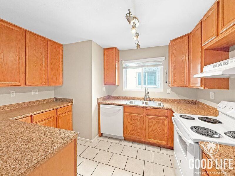 512 Sandalwood Pl #1 - Photo 4 of 14
